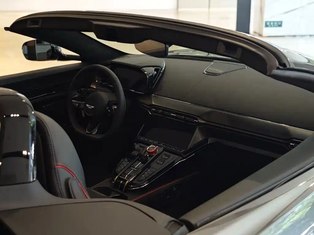 Aston Martin V8 Vantage — миниатюра 13