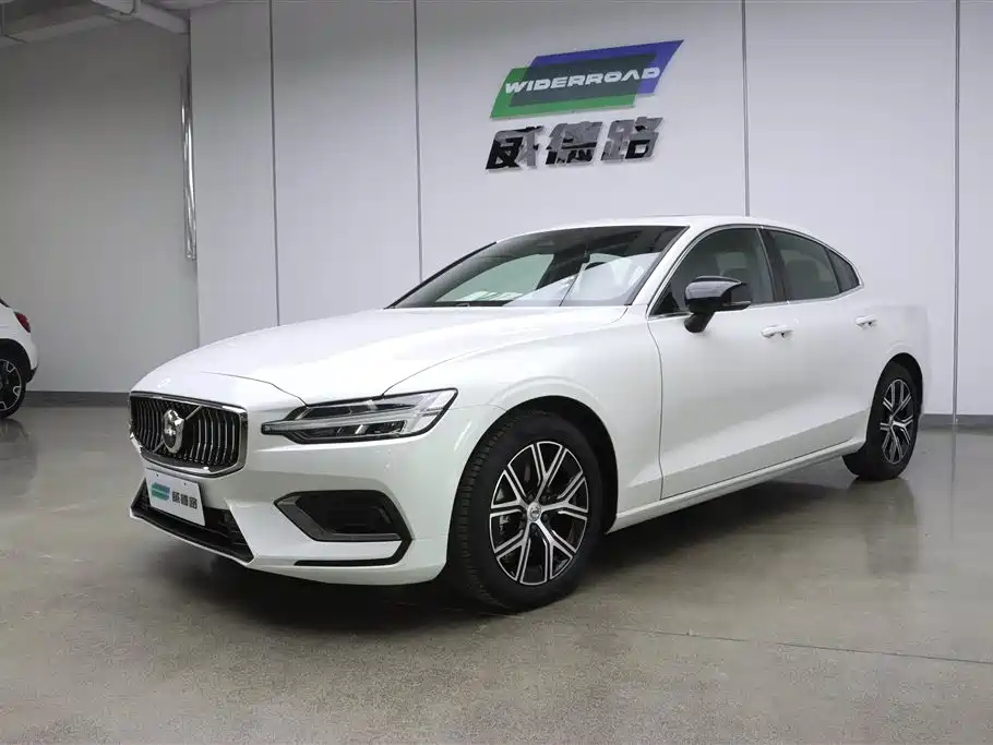 Volvo S60 2025