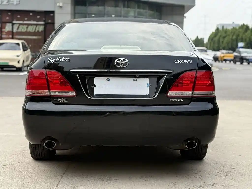 Toyota Crown — миниатюра 8