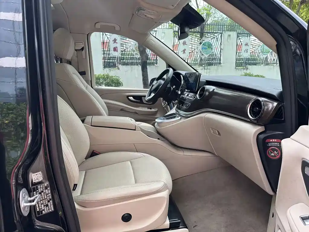 Mercedes-Benz V-Class — миниатюра 11