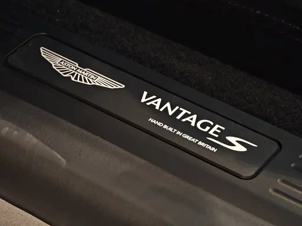Aston Martin V8 Vantage — миниатюра 9