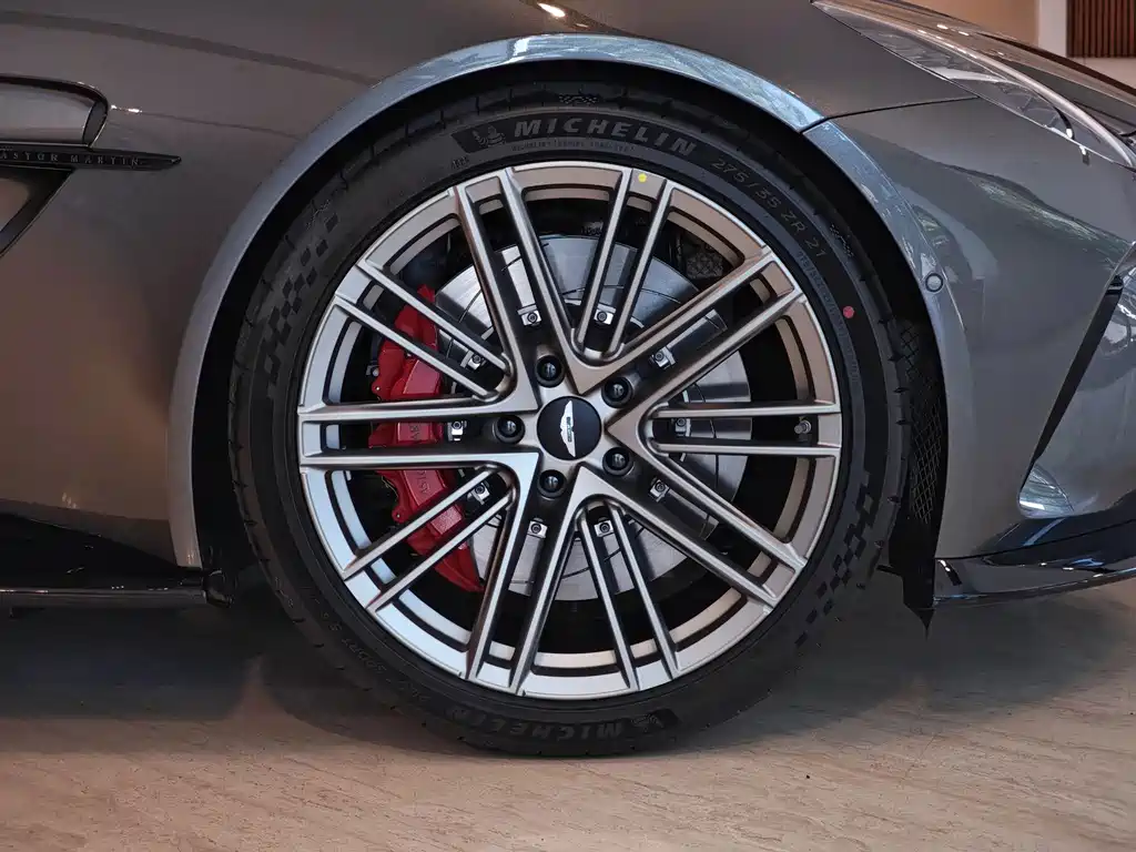 Aston Martin V8 Vantage — миниатюра 20