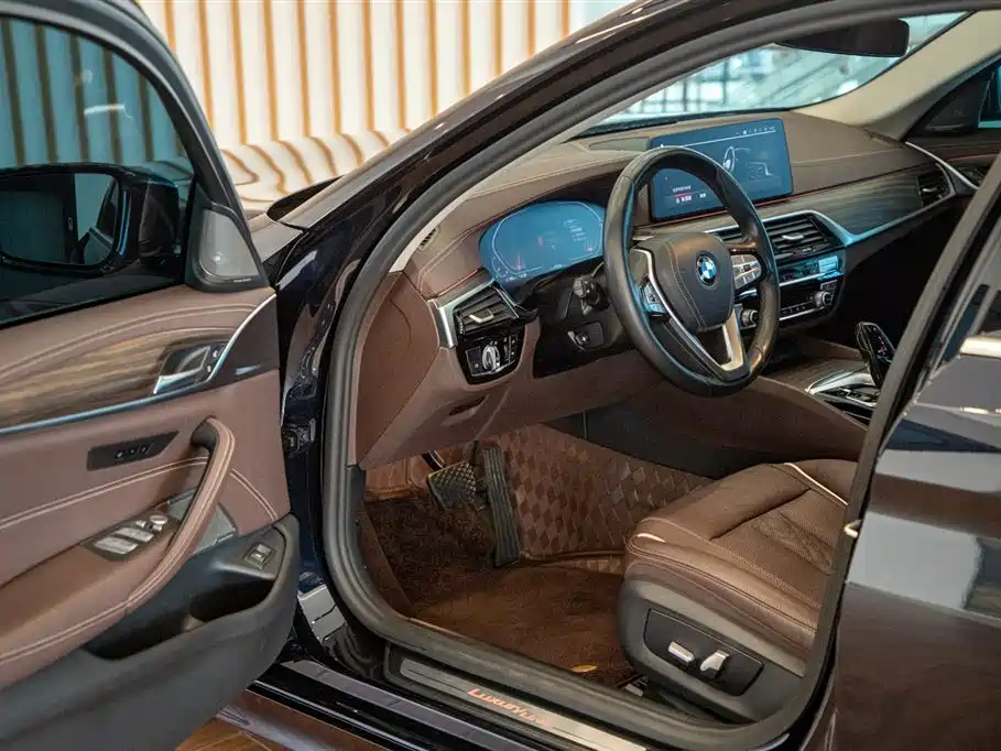 BMW 5 Series — миниатюра 13