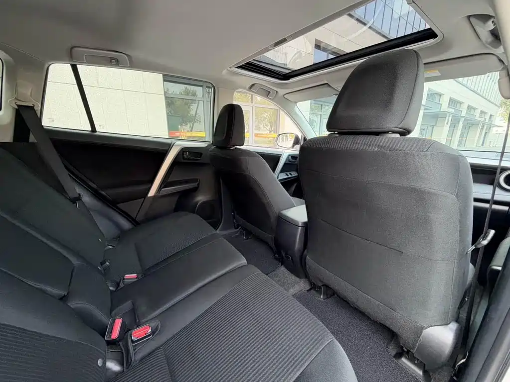 Toyota RAV4 — миниатюра 11