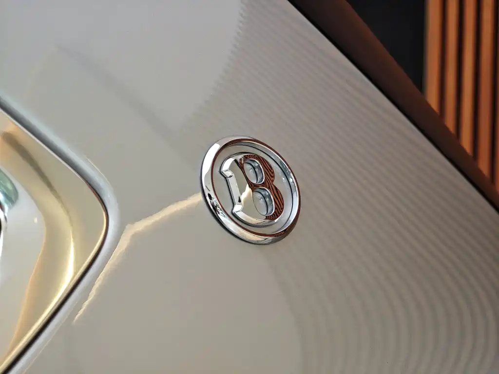 Bentley Bentayga — миниатюра 8