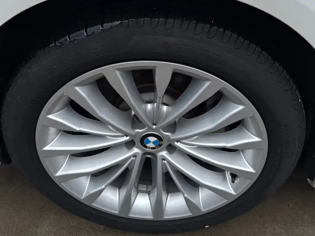 BMW 5 Series — миниатюра 7