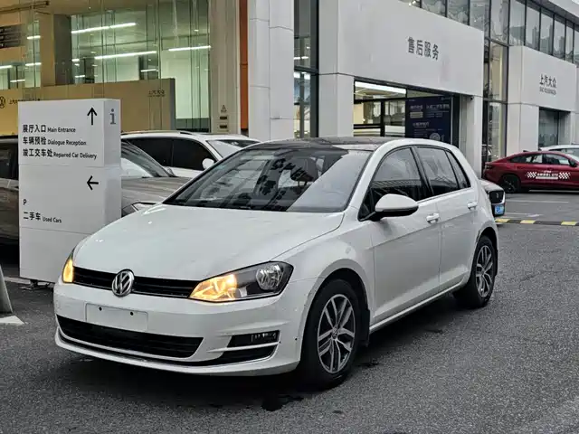 VOLKSWAGEN GOLF 2016