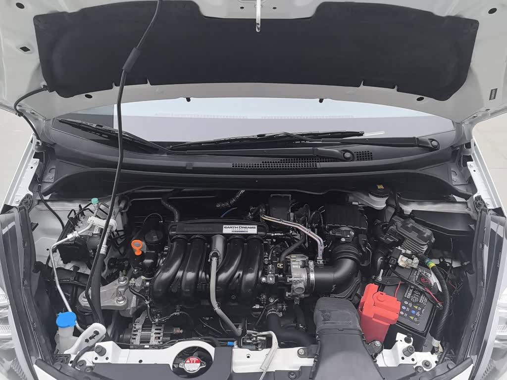 Honda Fit 1.5 л 2021 г. Белый, пробег 20400 км