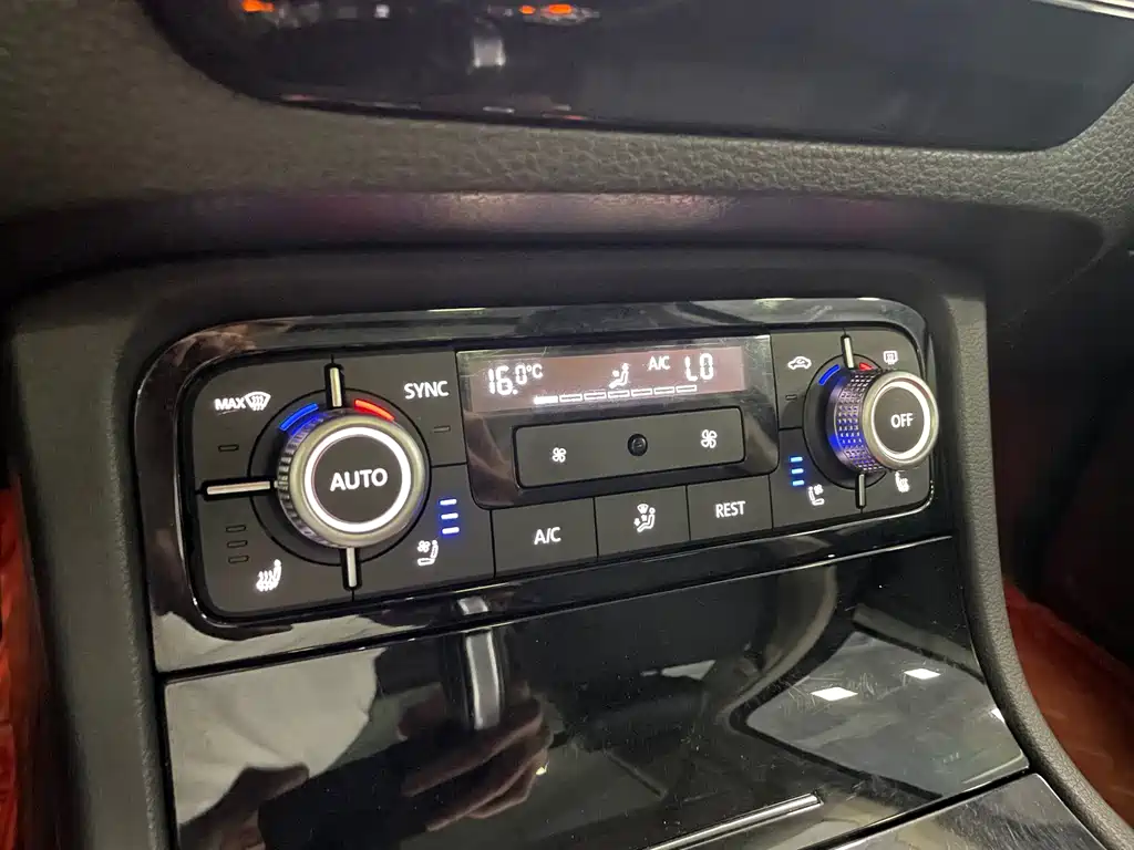 Volkswagen Touareg — миниатюра 13