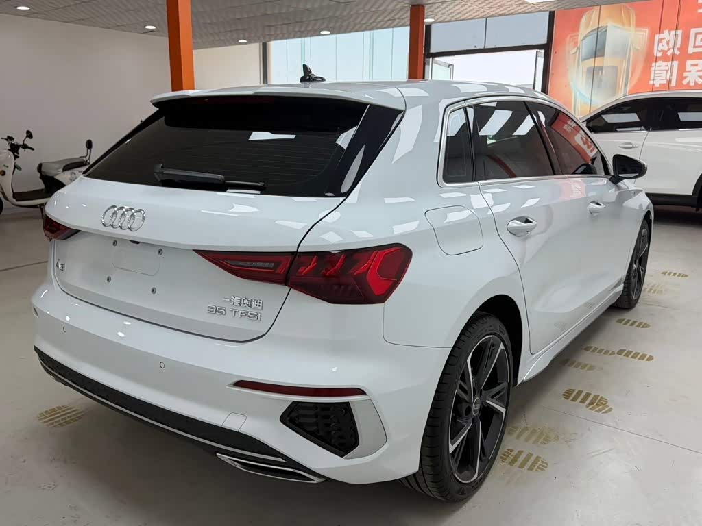 Audi A3 1.4 л 2023 г. Белый, пробег 31000 км