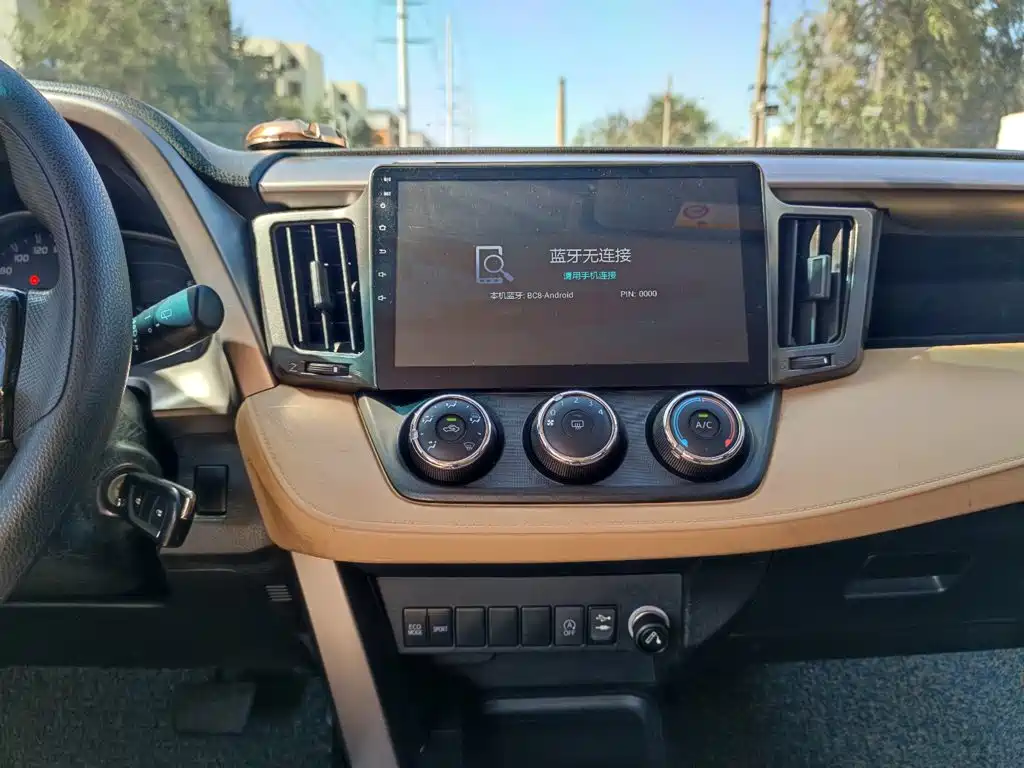 Toyota RAV4 — миниатюра 13