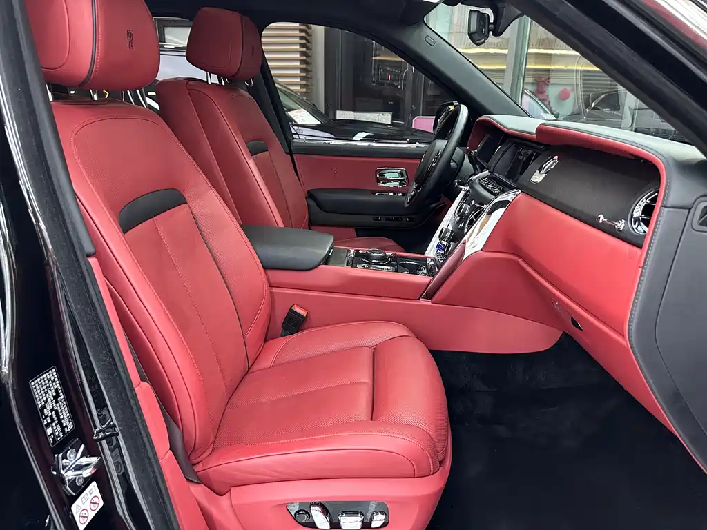 Rolls-Royce Cullinan — миниатюра 8