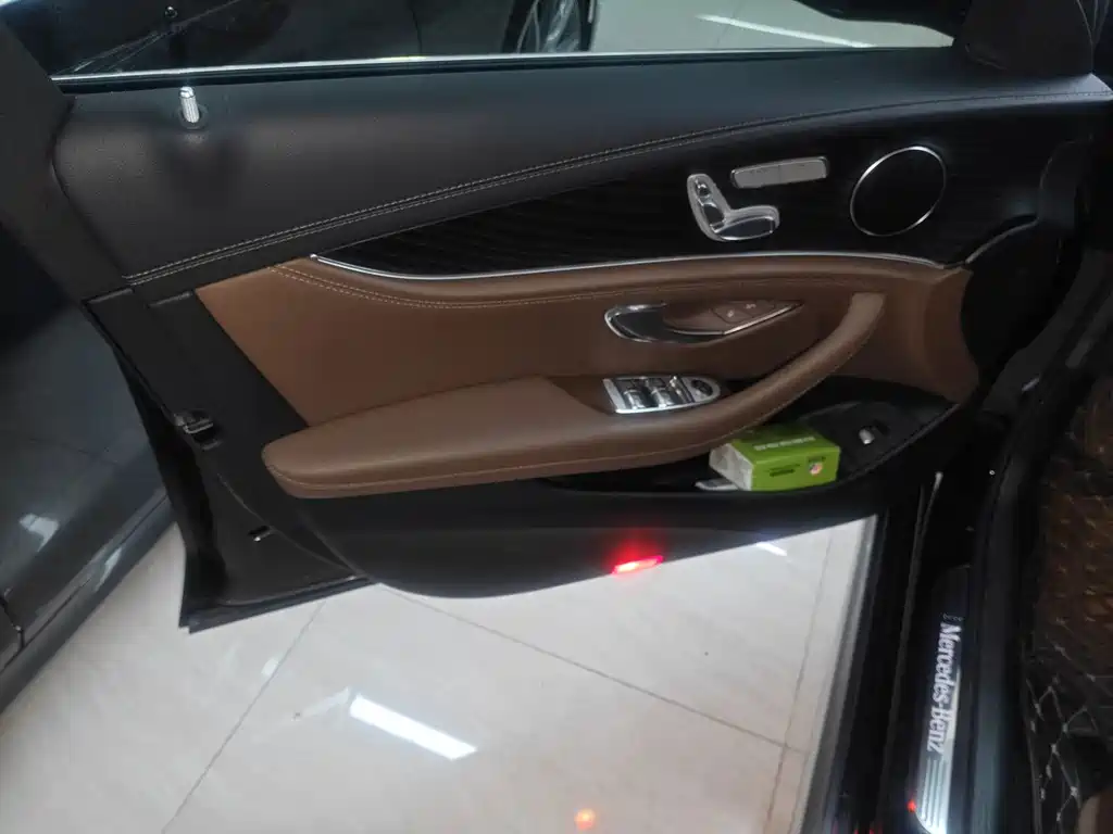Mercedes-Benz E-Class — миниатюра 5