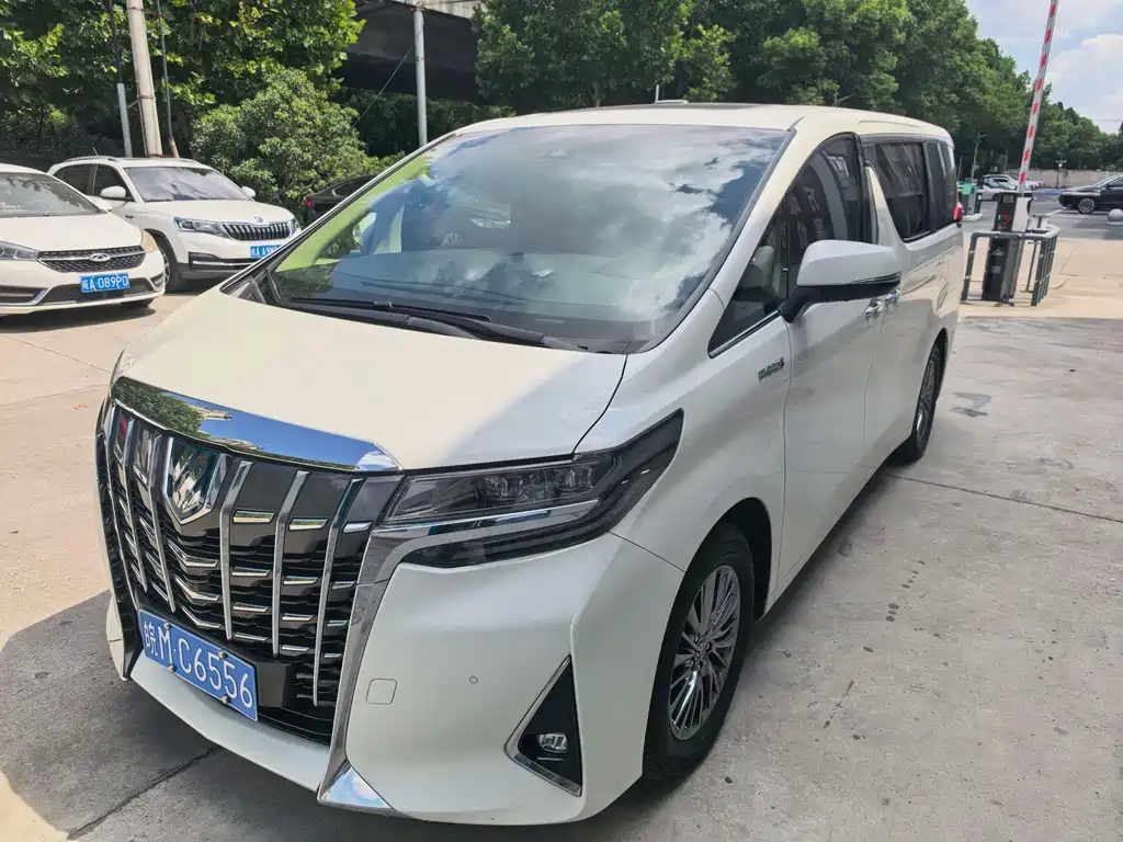 Toyota Alphard — миниатюра 2