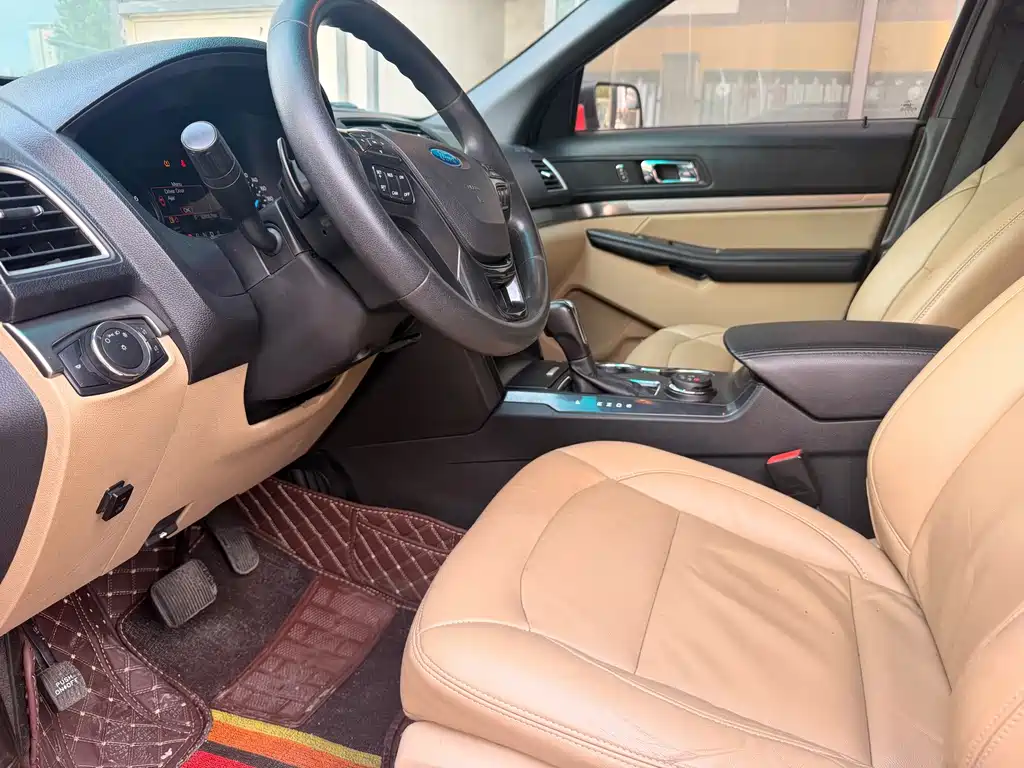 Ford Explorer (Import) — миниатюра 10