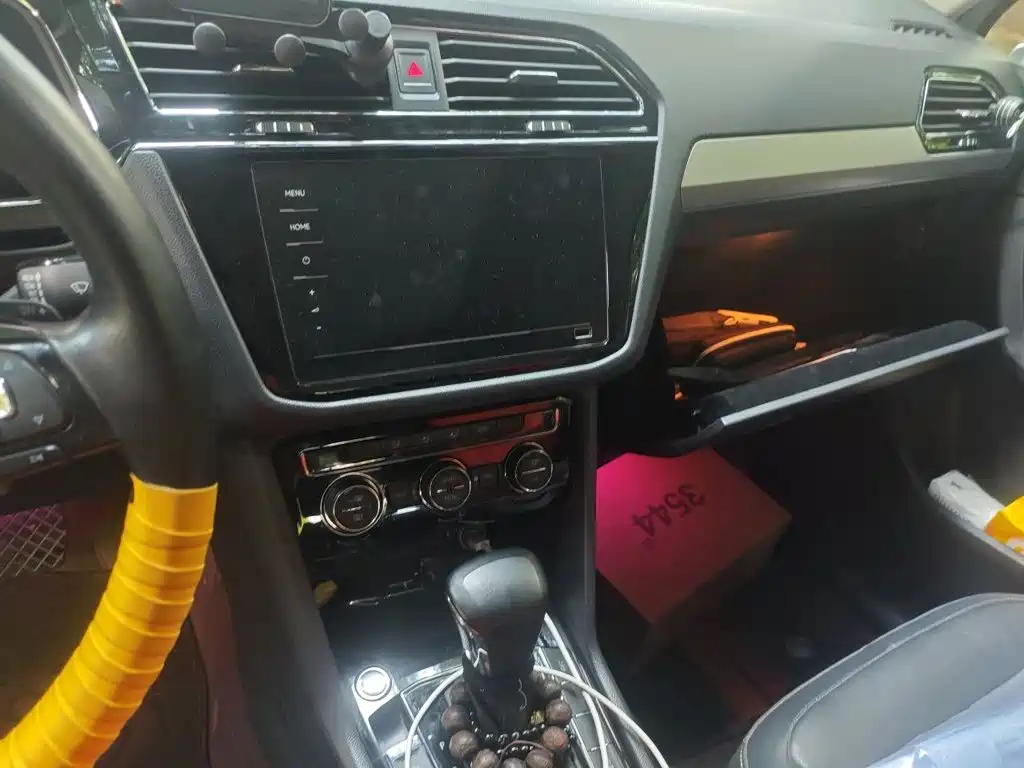 Volkswagen Tiguan L — миниатюра 14