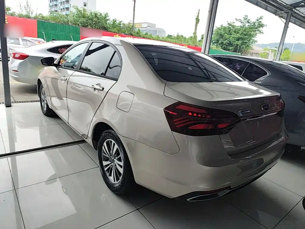 Geely Emgrand — миниатюра 5
