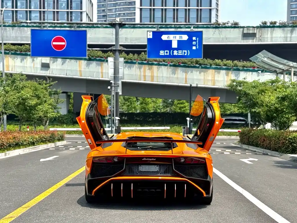 Lamborghini Aventador — миниатюра 8