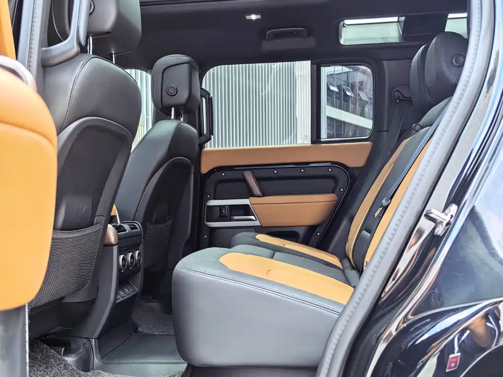 Land Rover Defender — миниатюра 17