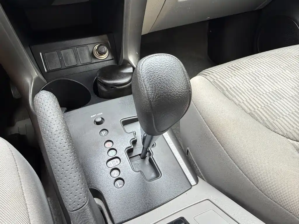 Toyota RAV4 — миниатюра 17