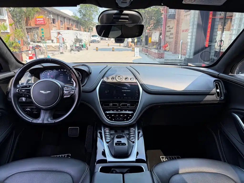 Aston Martin DBX 2021 4.0T V8