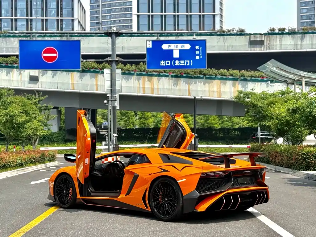 Lamborghini Aventador — миниатюра 9