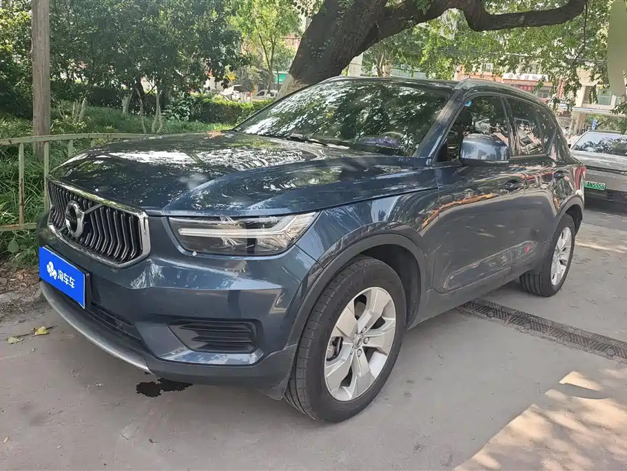 Купить Volvo XC40