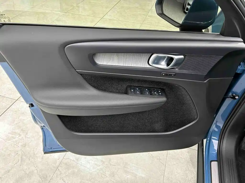 Volvo XC40 — миниатюра 10