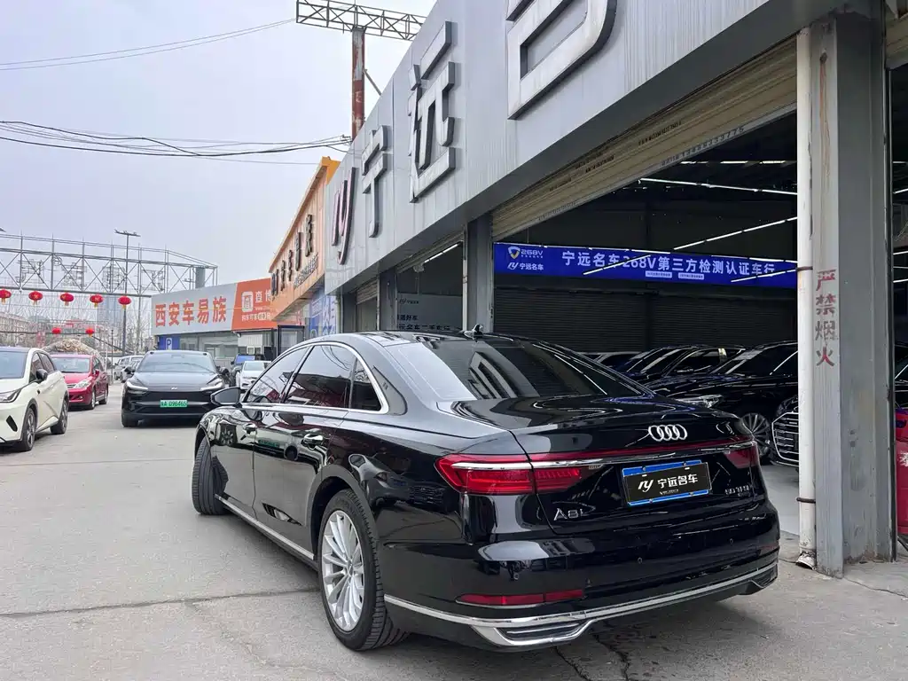 AUDI A8