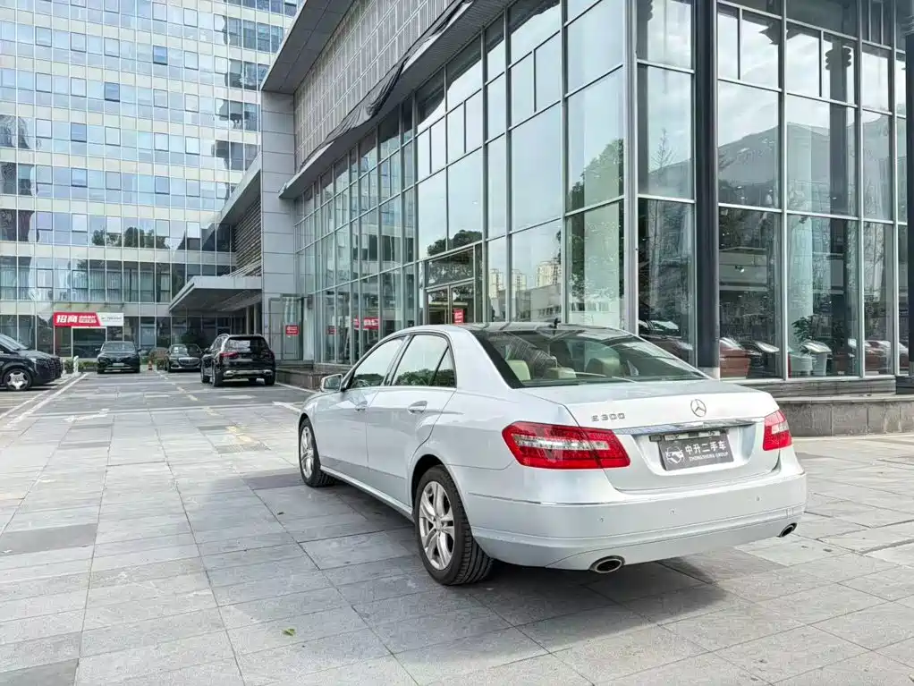 Mercedes-Benz E-Class (Import) — миниатюра 7