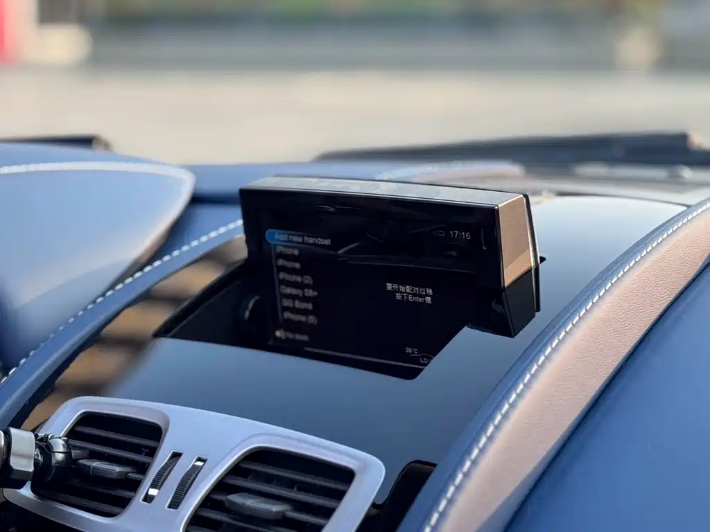 ASTON MARTIN V8 VANTAGE