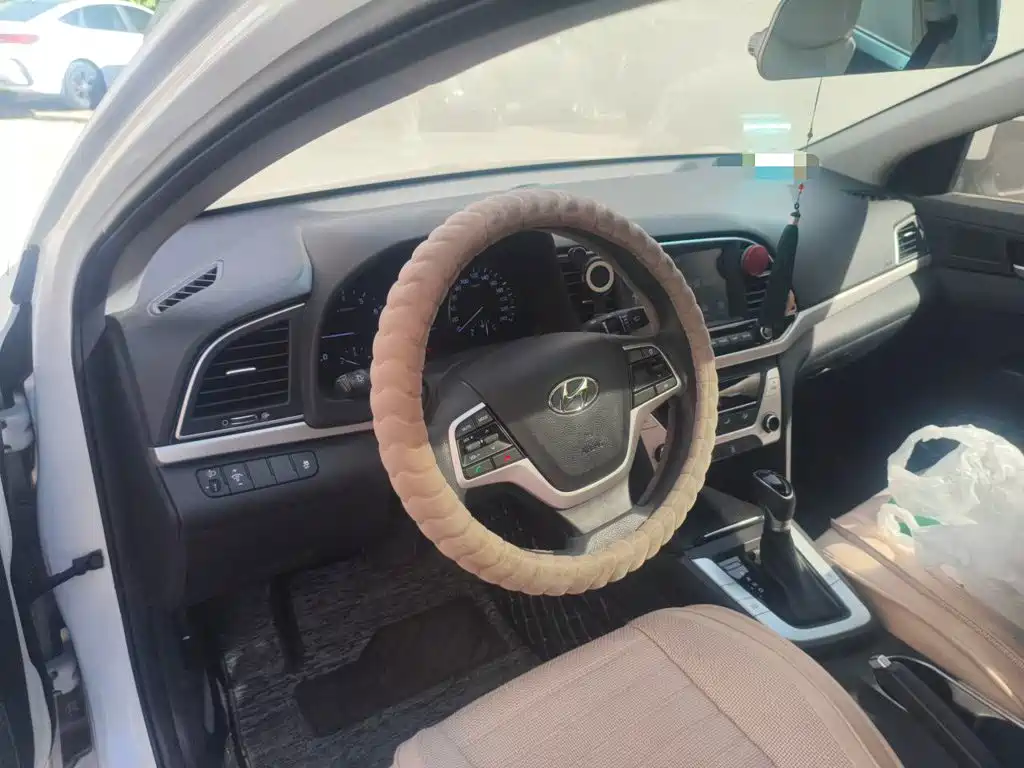 Hyundai Elantra — миниатюра 5