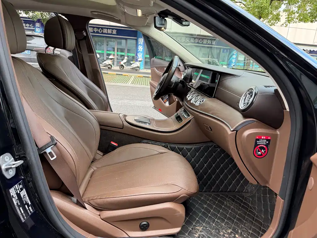 Mercedes-Benz E-Class — миниатюра 13