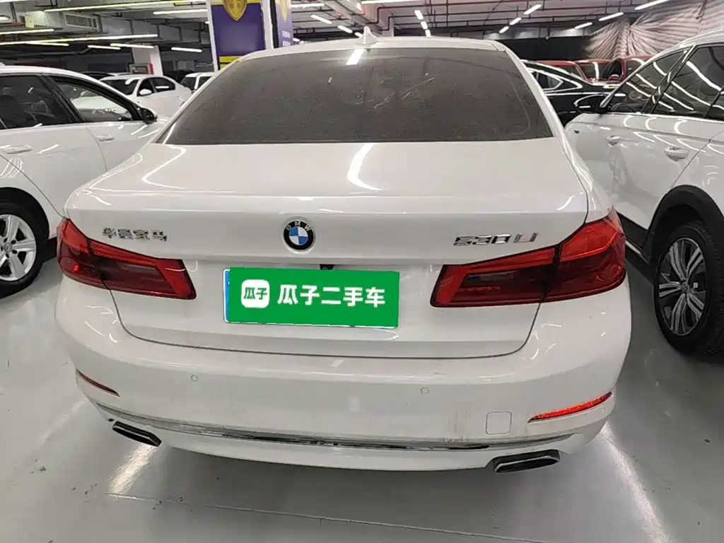 BMW 5 Series — миниатюра 6