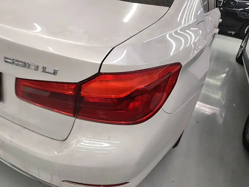 BMW 5 Series — миниатюра 8