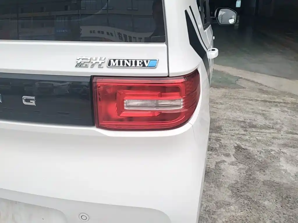 Wuling MINIEV — миниатюра 8