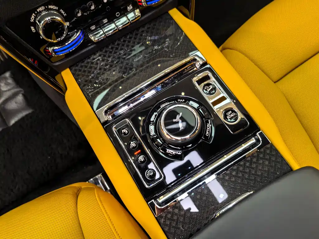 Rolls-Royce Cullinan — миниатюра 13