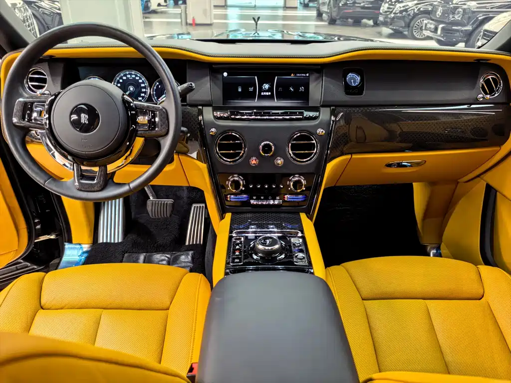 Rolls-Royce Cullinan — миниатюра 10
