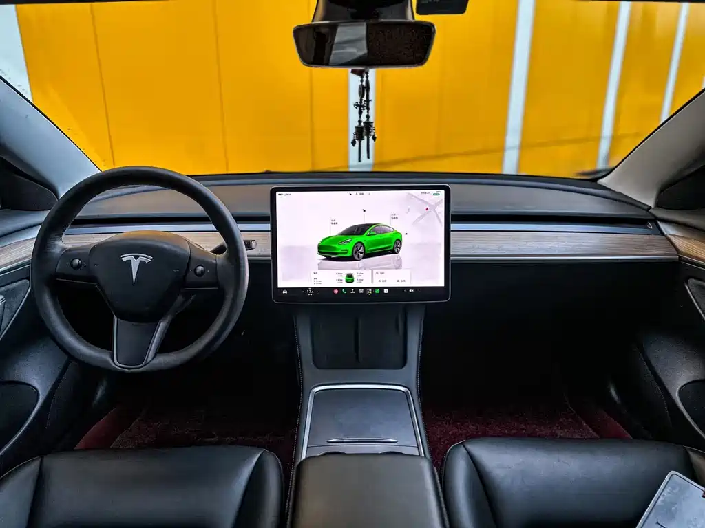 Tesla Model 3 — миниатюра 7