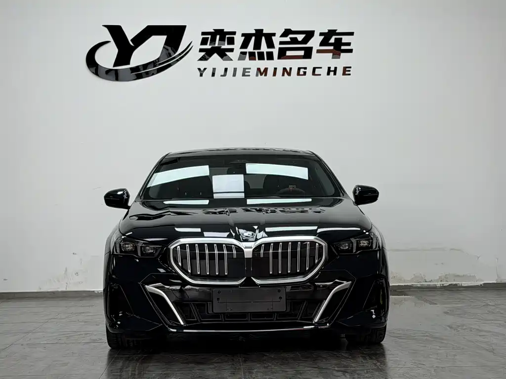 BMW 5 Series — миниатюра 2