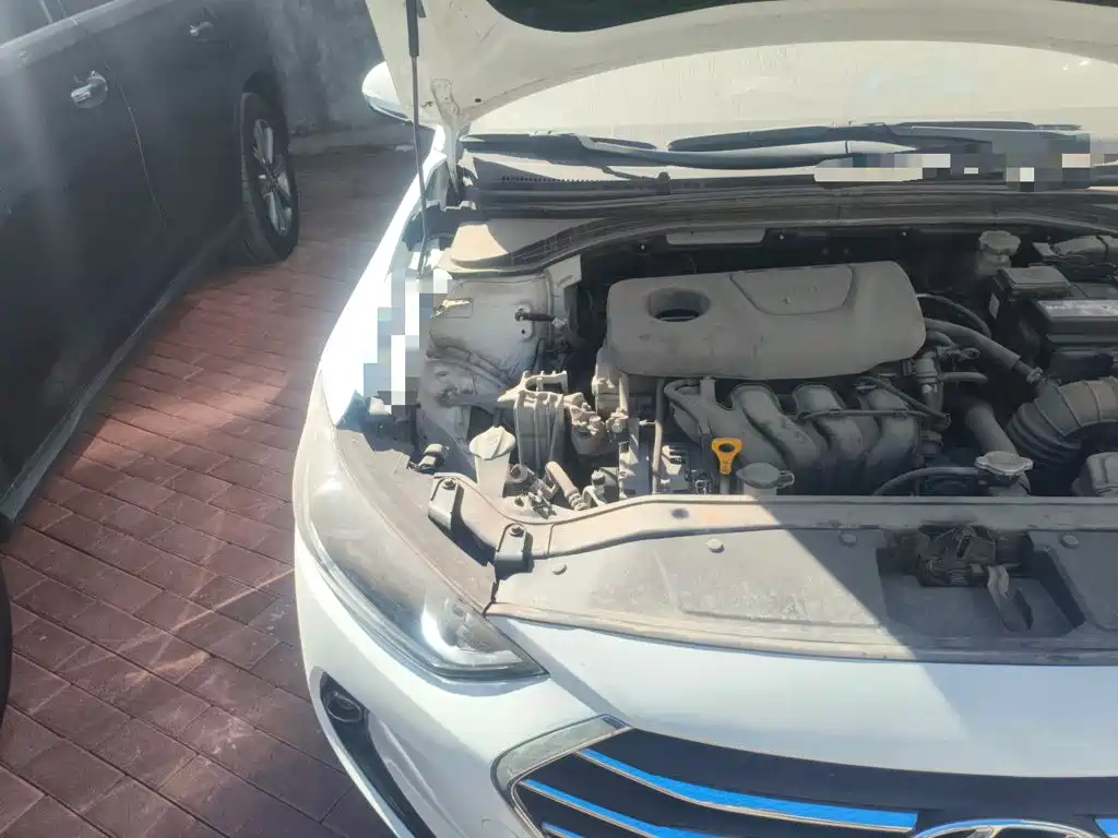 Hyundai Elantra — миниатюра 20