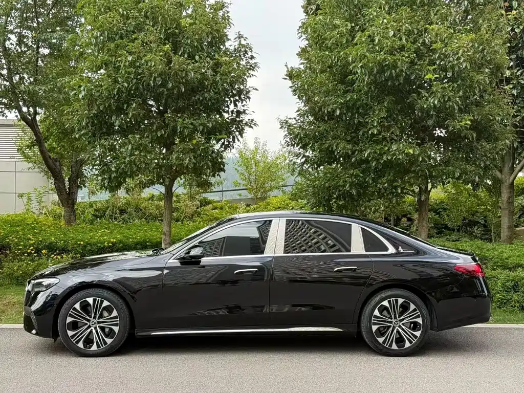 Mercedes-Benz E-Class — миниатюра 2