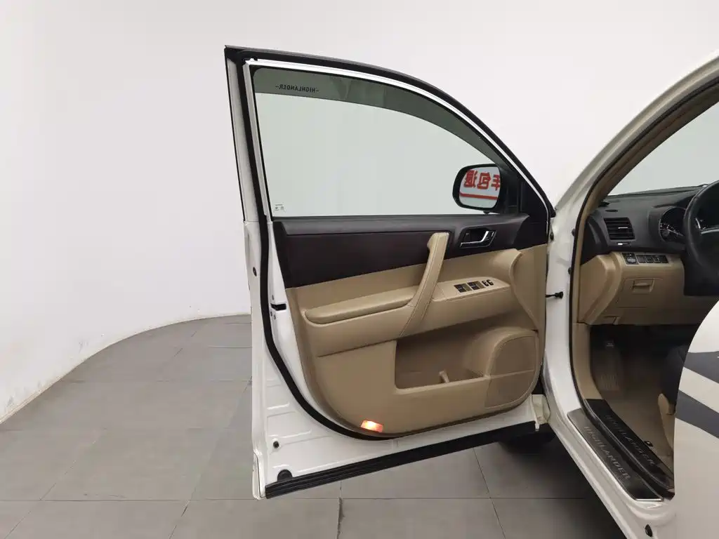 Toyota Highlander 2009 2.7L 5 мест Elite