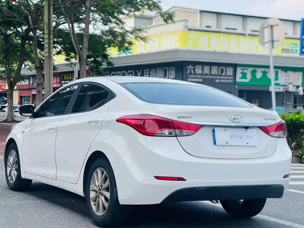 Hyundai Elantra 2015 1.6L AT Fashion