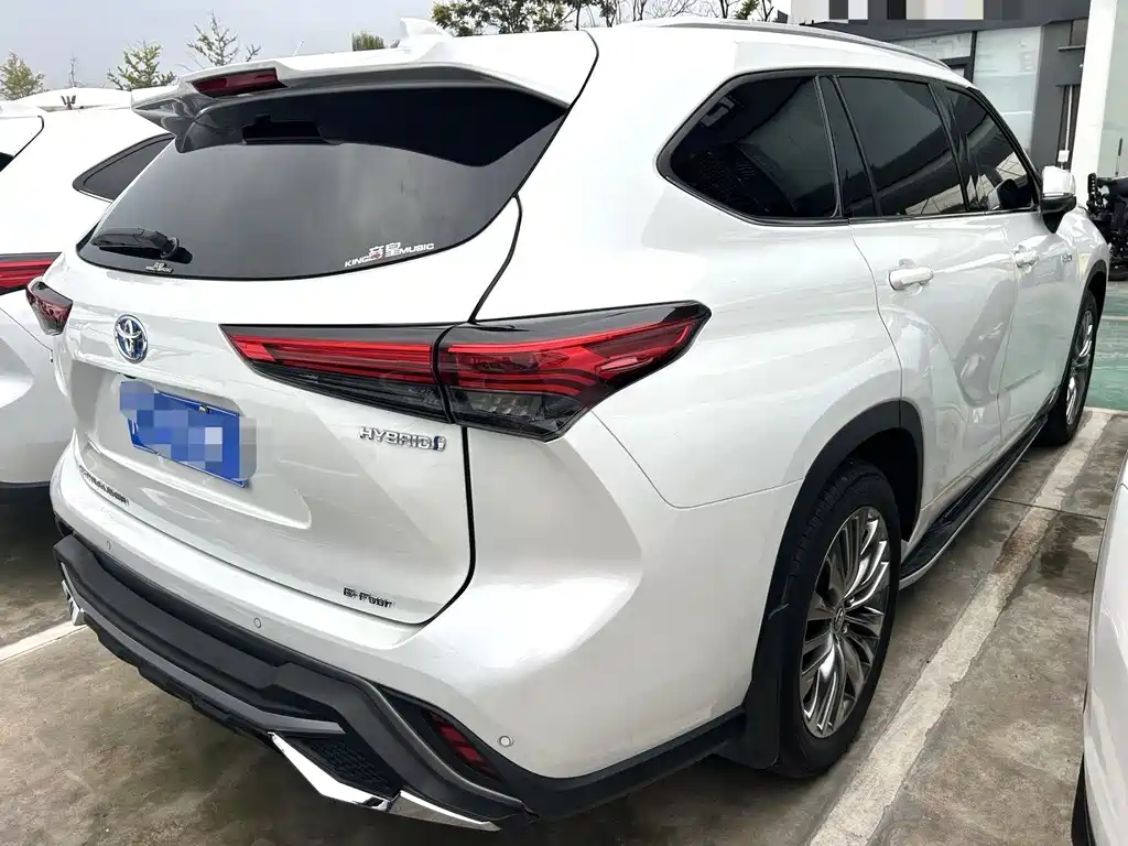 Toyota Highlander 2022 2.5L Luxury 7 мест
