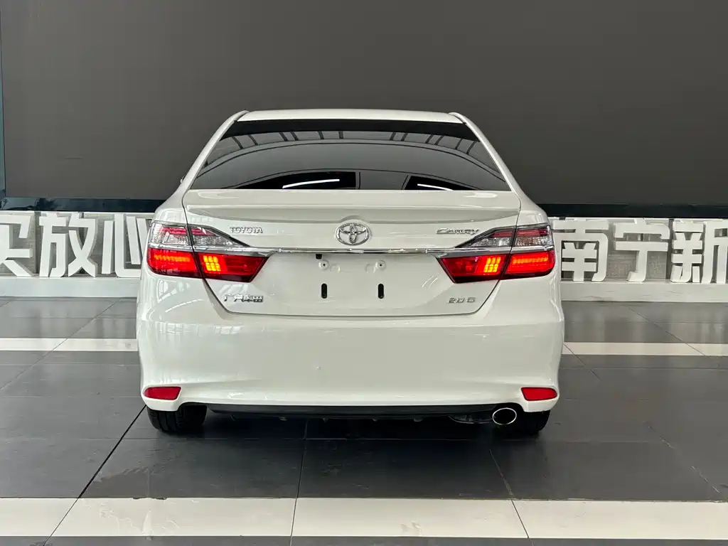 Toyota Camry — миниатюра 5
