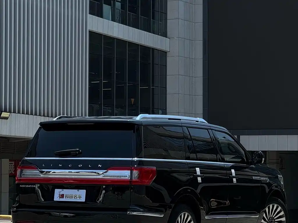 Lincoln Navigator — миниатюра 9