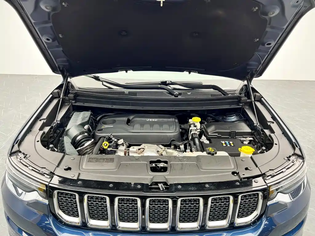 Jeep Grand Commander — миниатюра 11