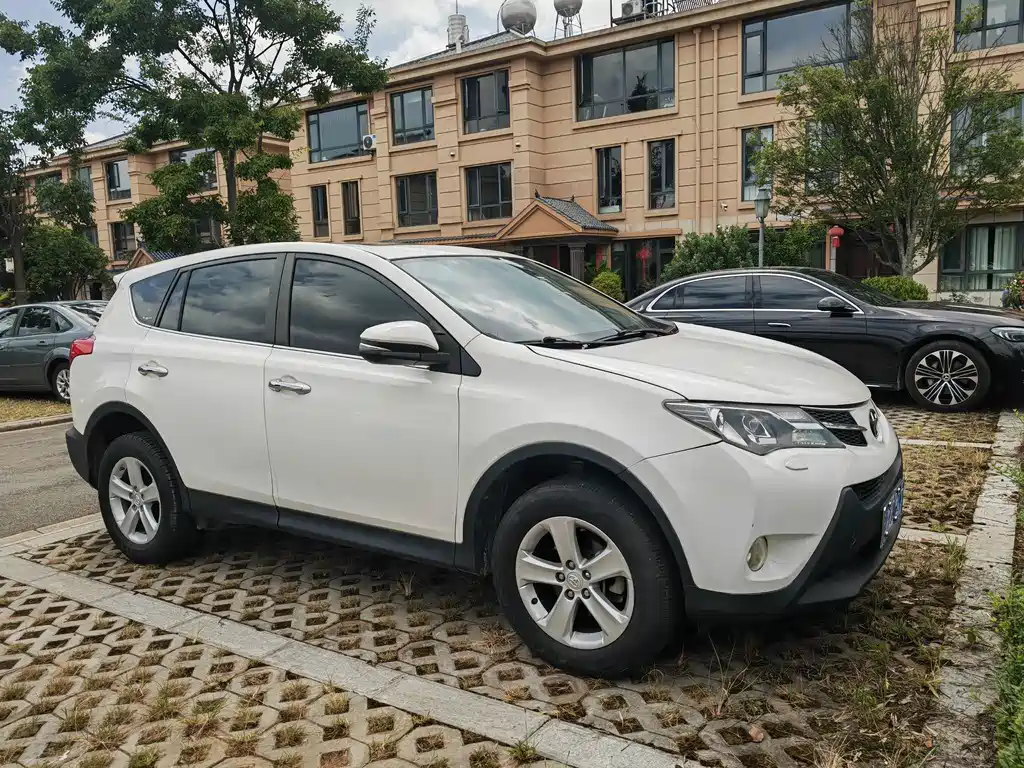 Toyota RAV4 — миниатюра 2