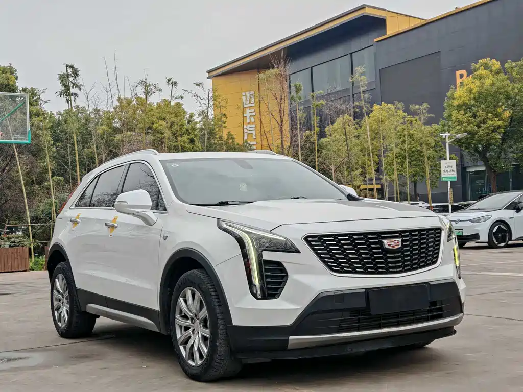 CADILLAC XT4